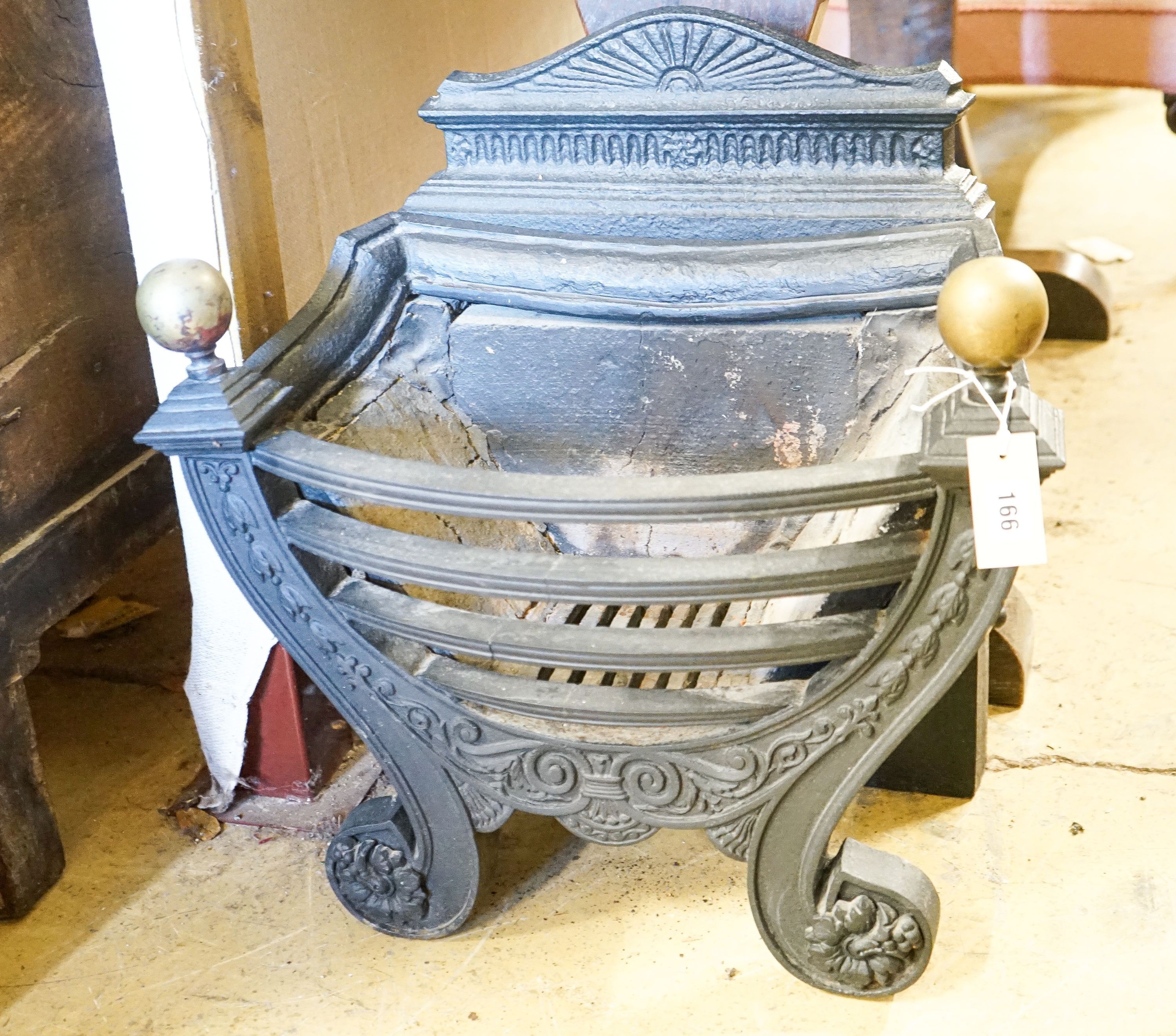 A Regency iron and brass fire grate, width 56cm, depth 30cm, height 56cm